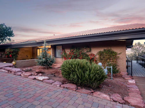 Twilight Exterior Cover. Airbnb #15. Photo: Property Pro Media